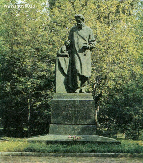 Памятик Н. Ф. Филатову