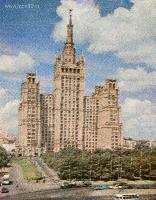 Жилой дом на площади Восстания