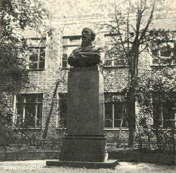 Бюст Н. А. Некрасова