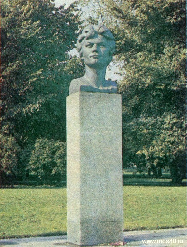 Бюст В. Терешковой