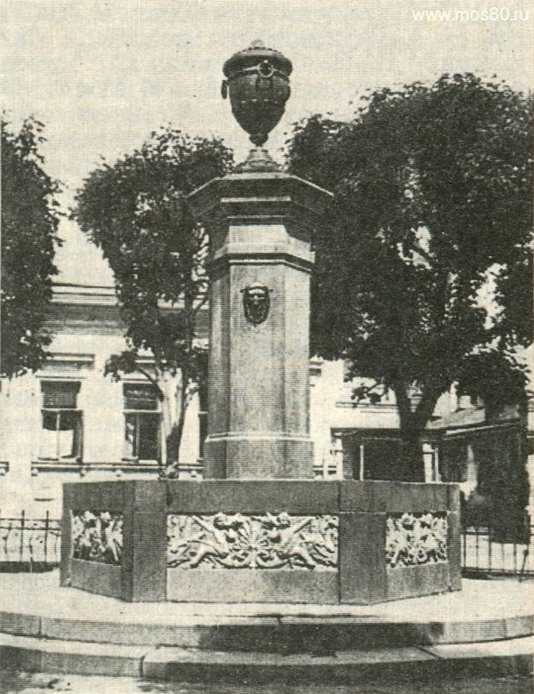 Фонтан на Собачьей площадке